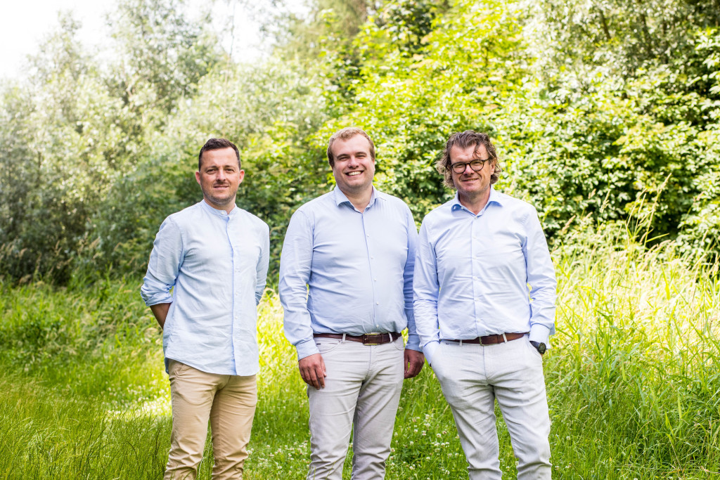 ERA DOMUS - zaakvoerders samen op foto in het groen