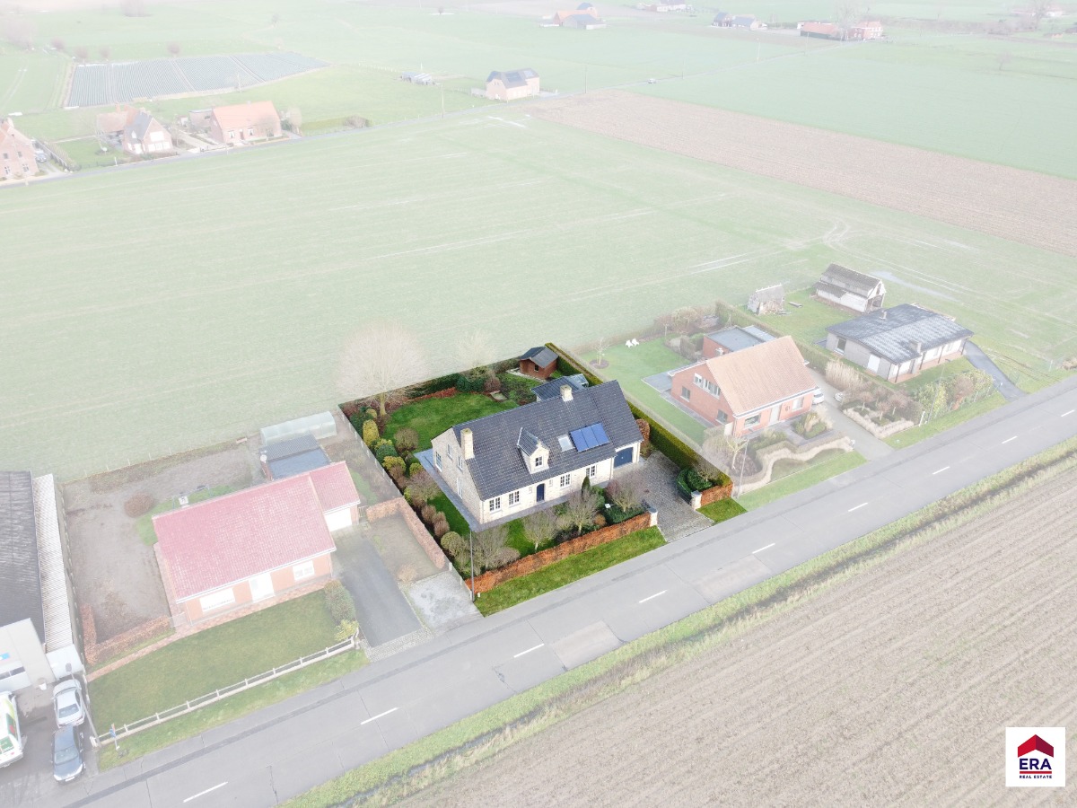 Instapklare ruime villa met landelijk uitzicht in Aarsele