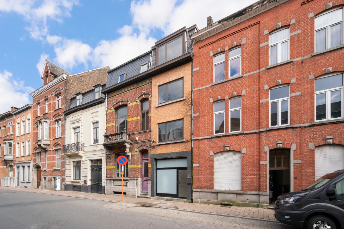 Lessensestraat - 72 - - 9500