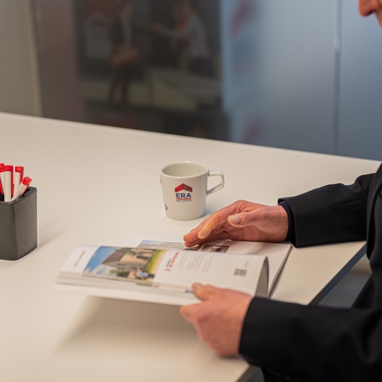 ERA makelaar berekent prijs