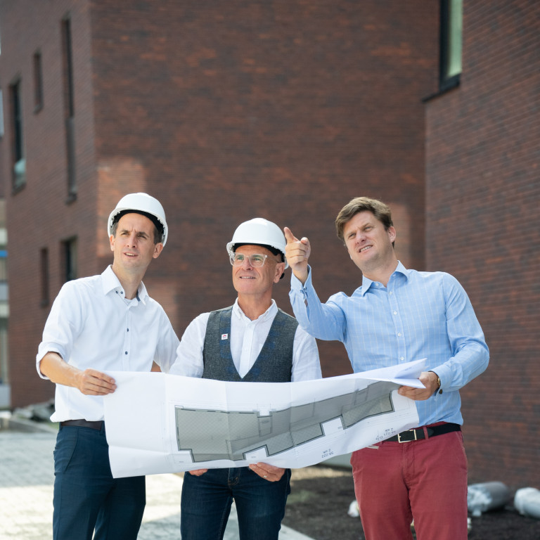 ERA makelaars op werf