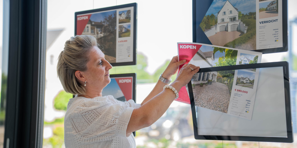 Replenish window displays