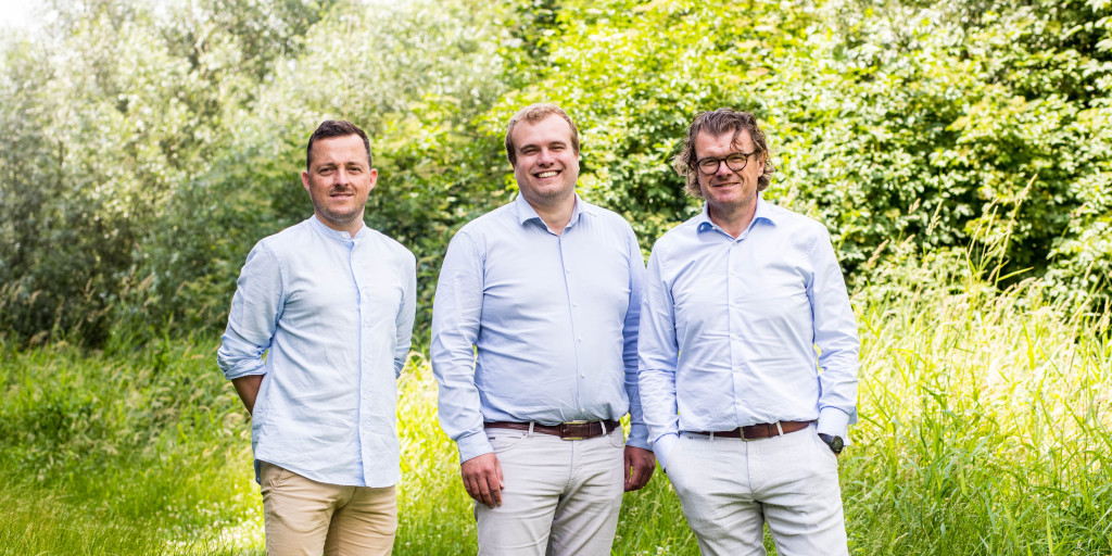 ERA DOMUS - zaakvoerders samen op foto in het groen