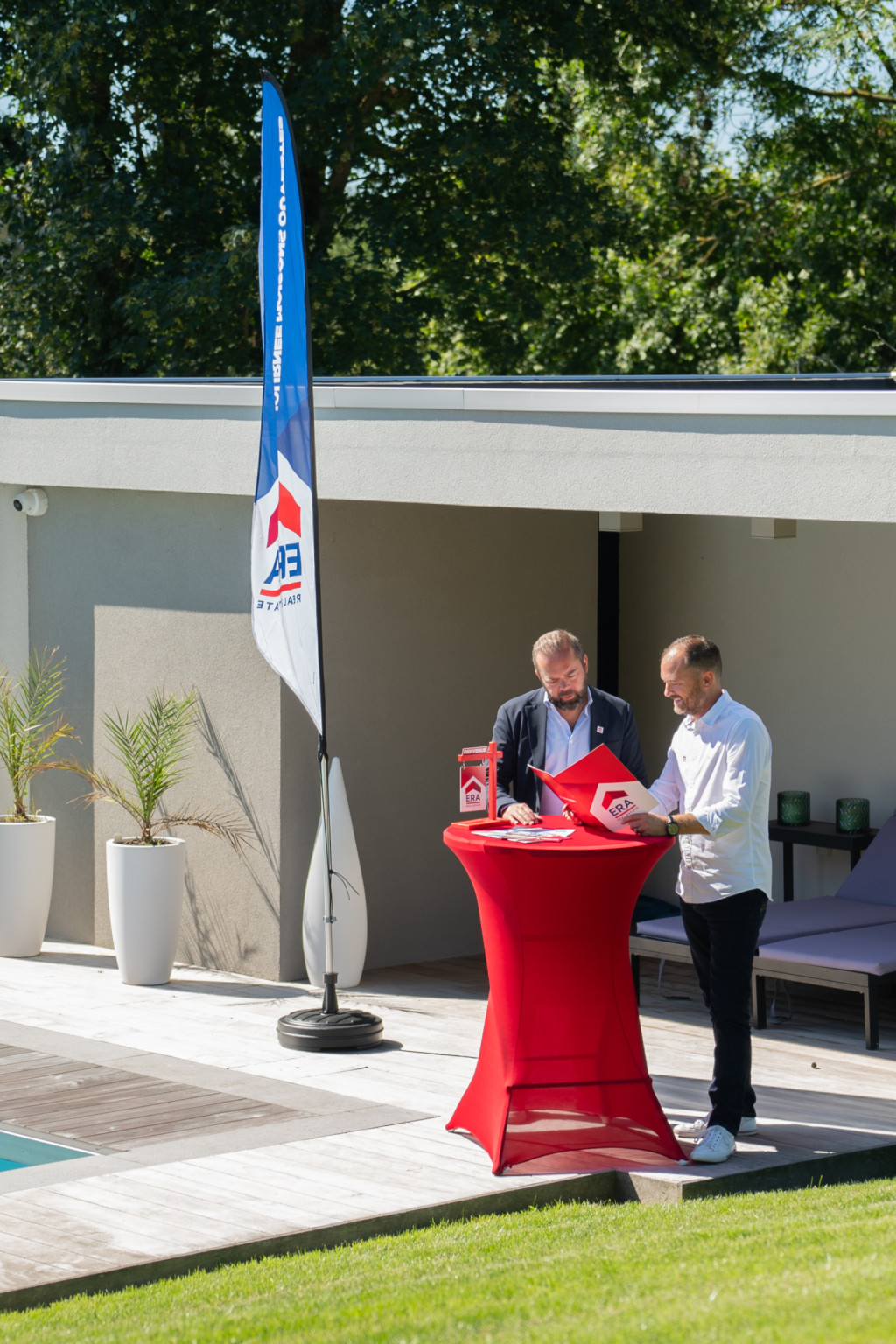 Contacteer je ERA makelaar.