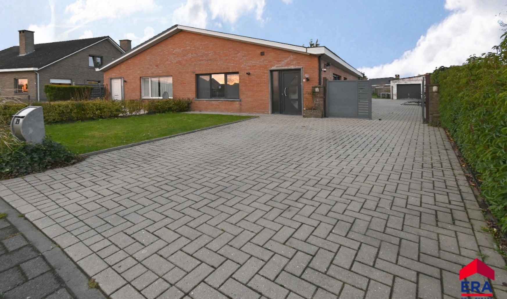 Zonnebloemstraat - 19 - - 9920