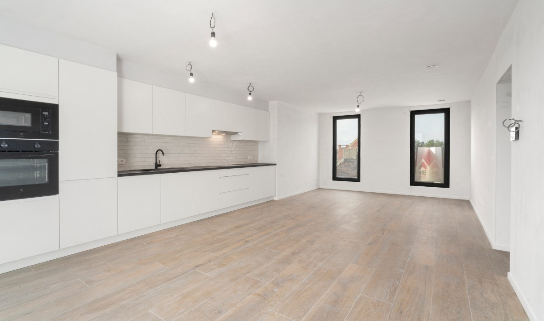 Moeie - 2A - 003 - 2.0 - 9900