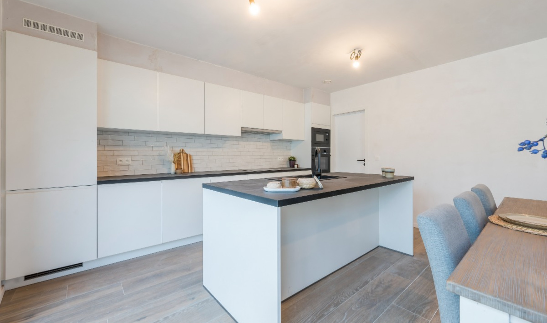 Moeie - 2A - - 0.1 - 9900