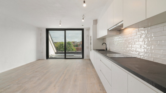 Moeie - 2A - 003 - 2.0 - 9900